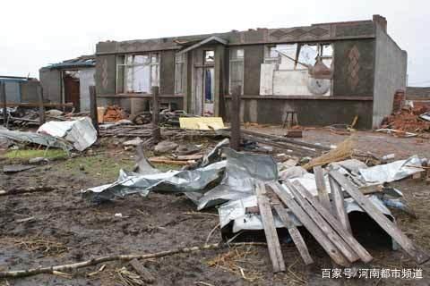 綏化突遭龍卷風襲擊，房蓋在天上飛！村民：我70歲沒見過這事(圖5)