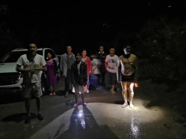 女子發(fā)現(xiàn)客廳1厘米裂縫救下21戶村民，6座民房被夷為平地(圖3)